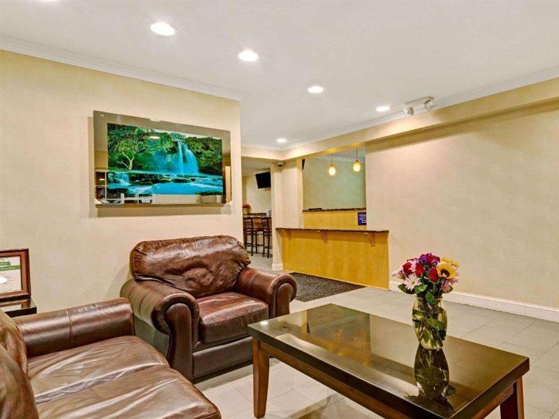 Econo Lodge Bethel - Danbury Bagian luar foto