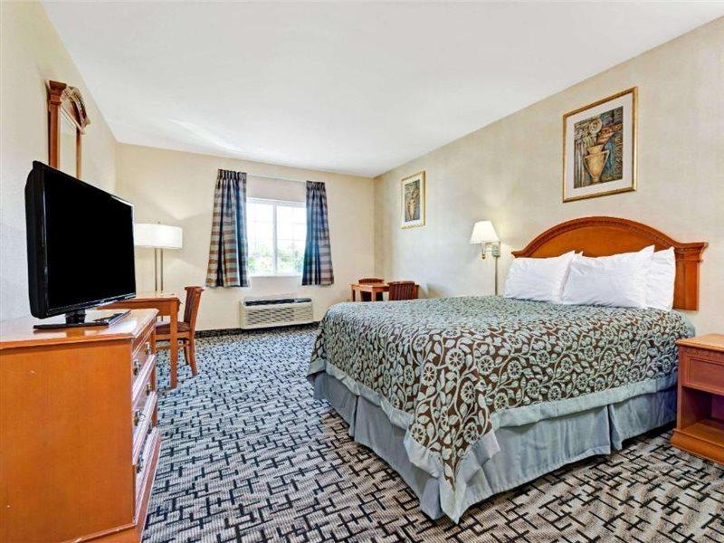 Econo Lodge Bethel - Danbury Bagian luar foto