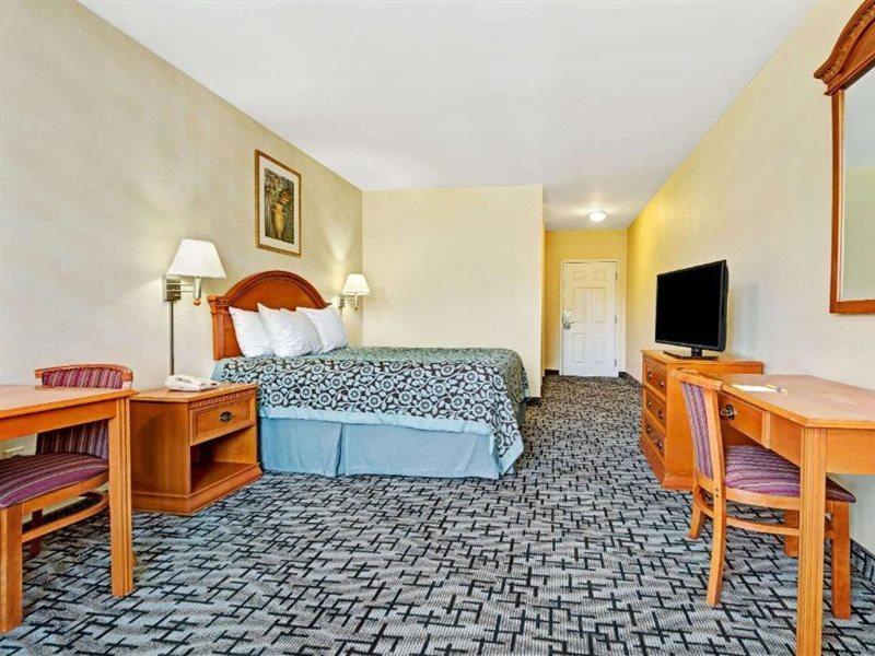 Econo Lodge Bethel - Danbury Bagian luar foto