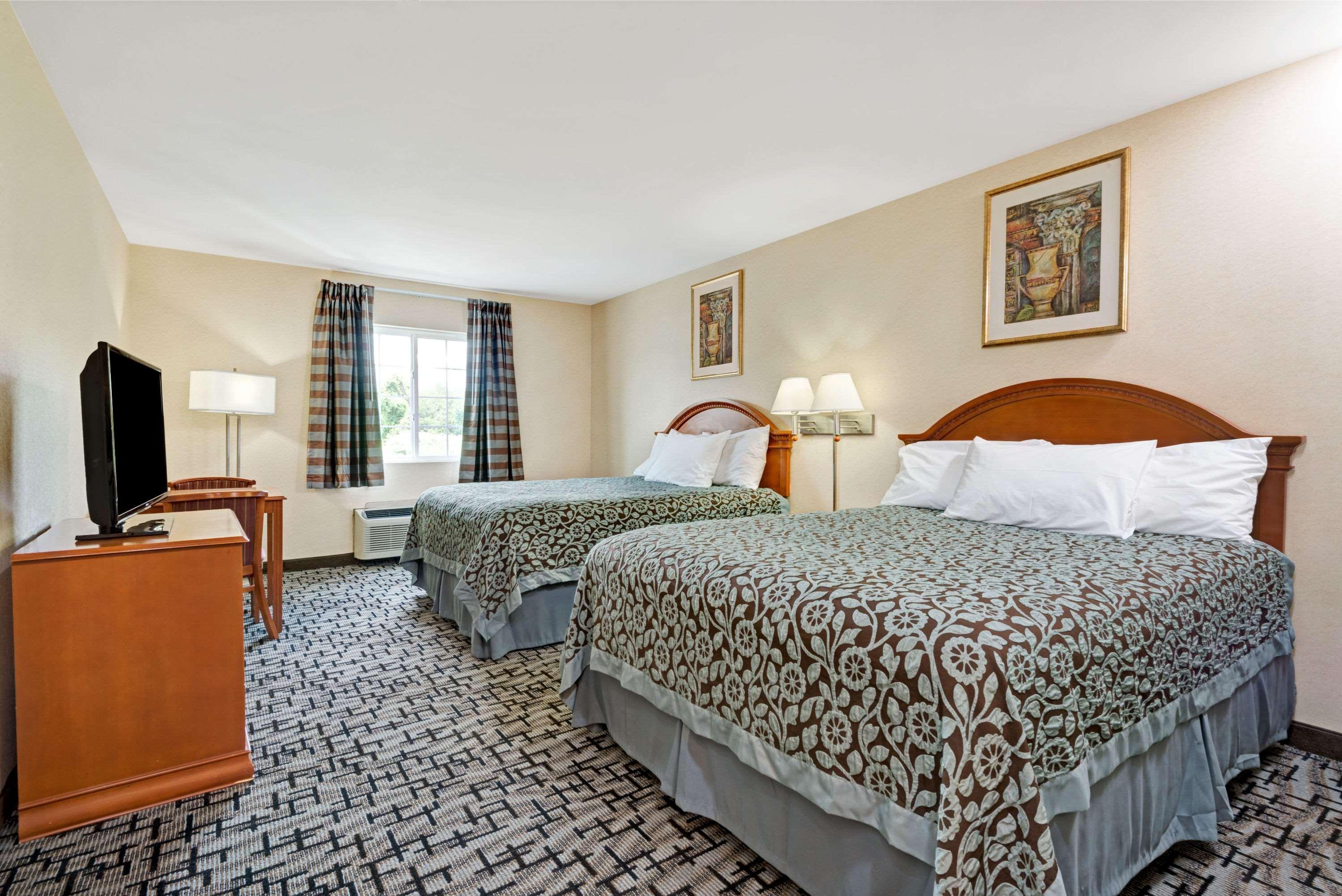 Econo Lodge Bethel - Danbury Bagian luar foto