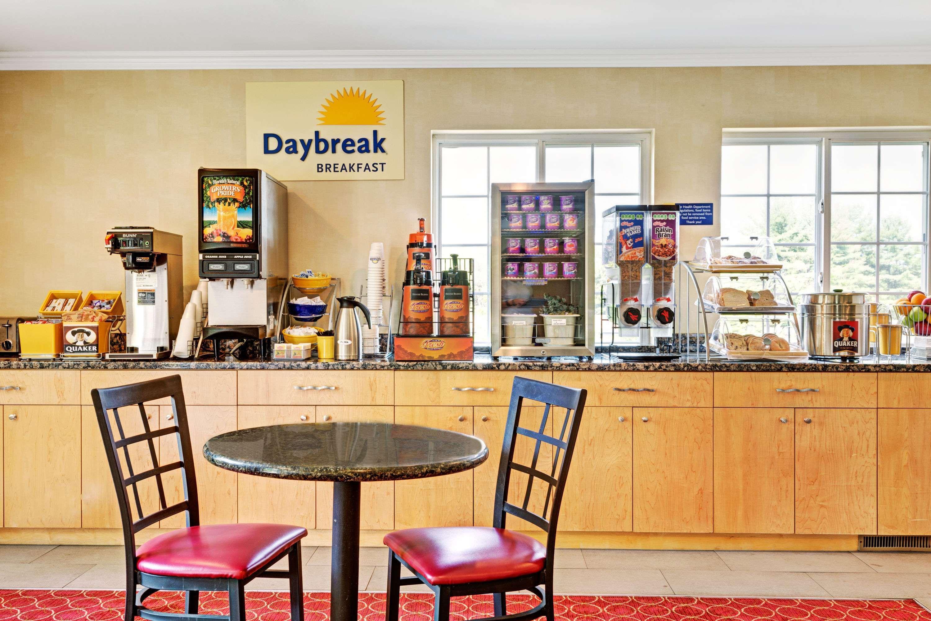 Econo Lodge Bethel - Danbury Bagian luar foto