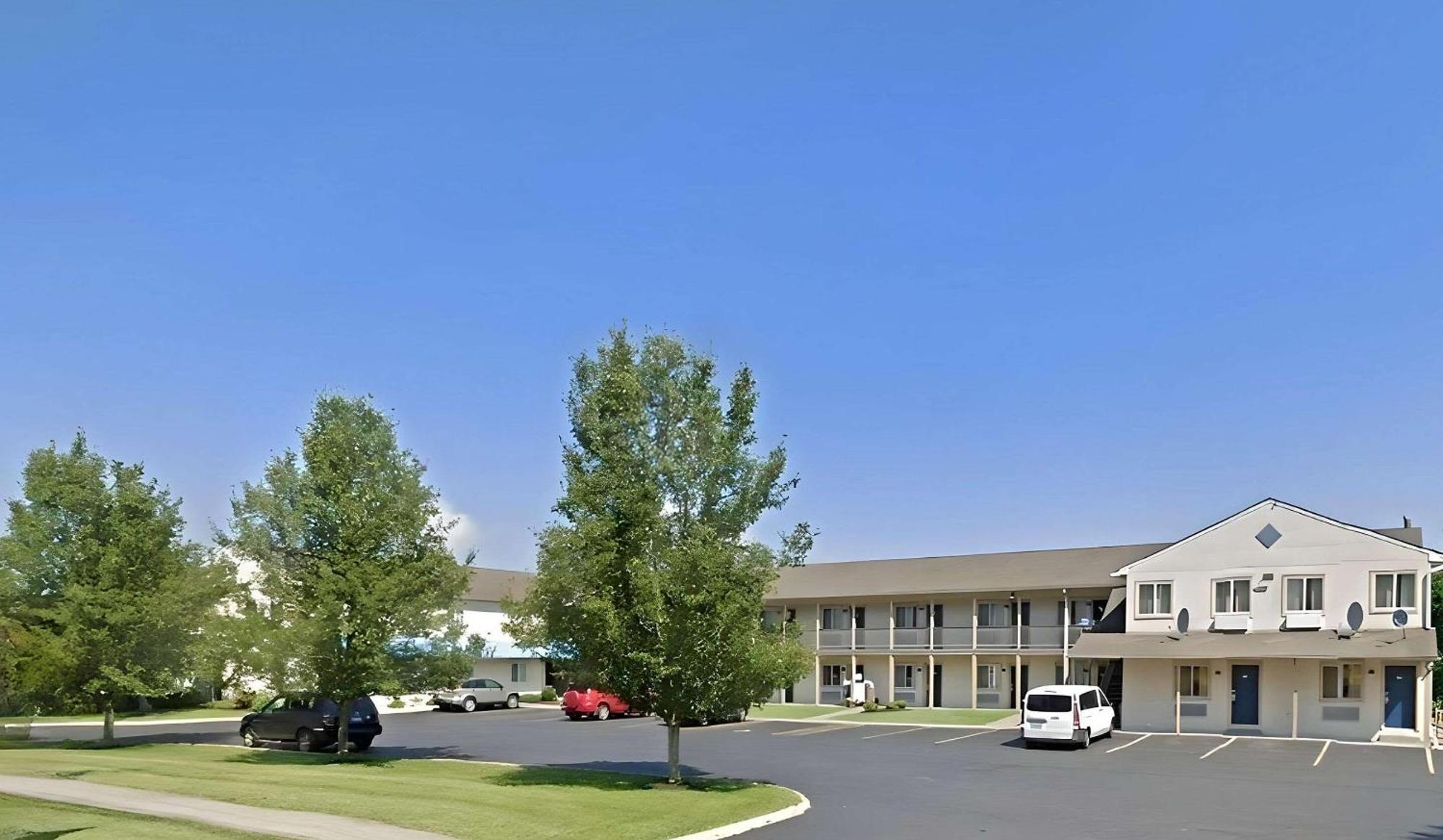 Econo Lodge Bethel - Danbury Bagian luar foto