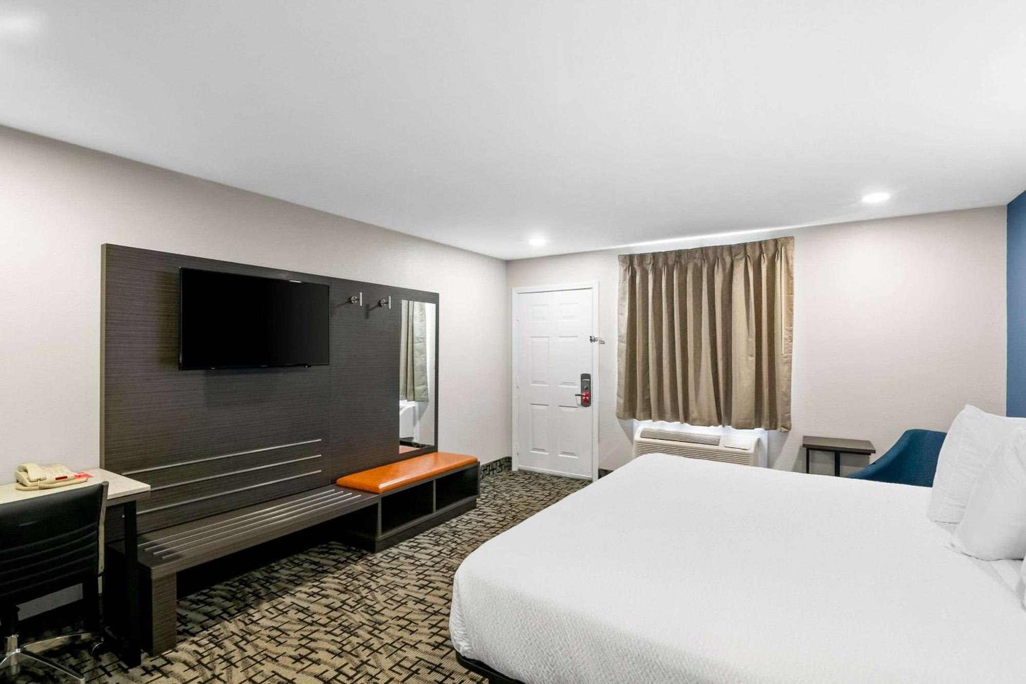 Econo Lodge Bethel - Danbury Bagian luar foto