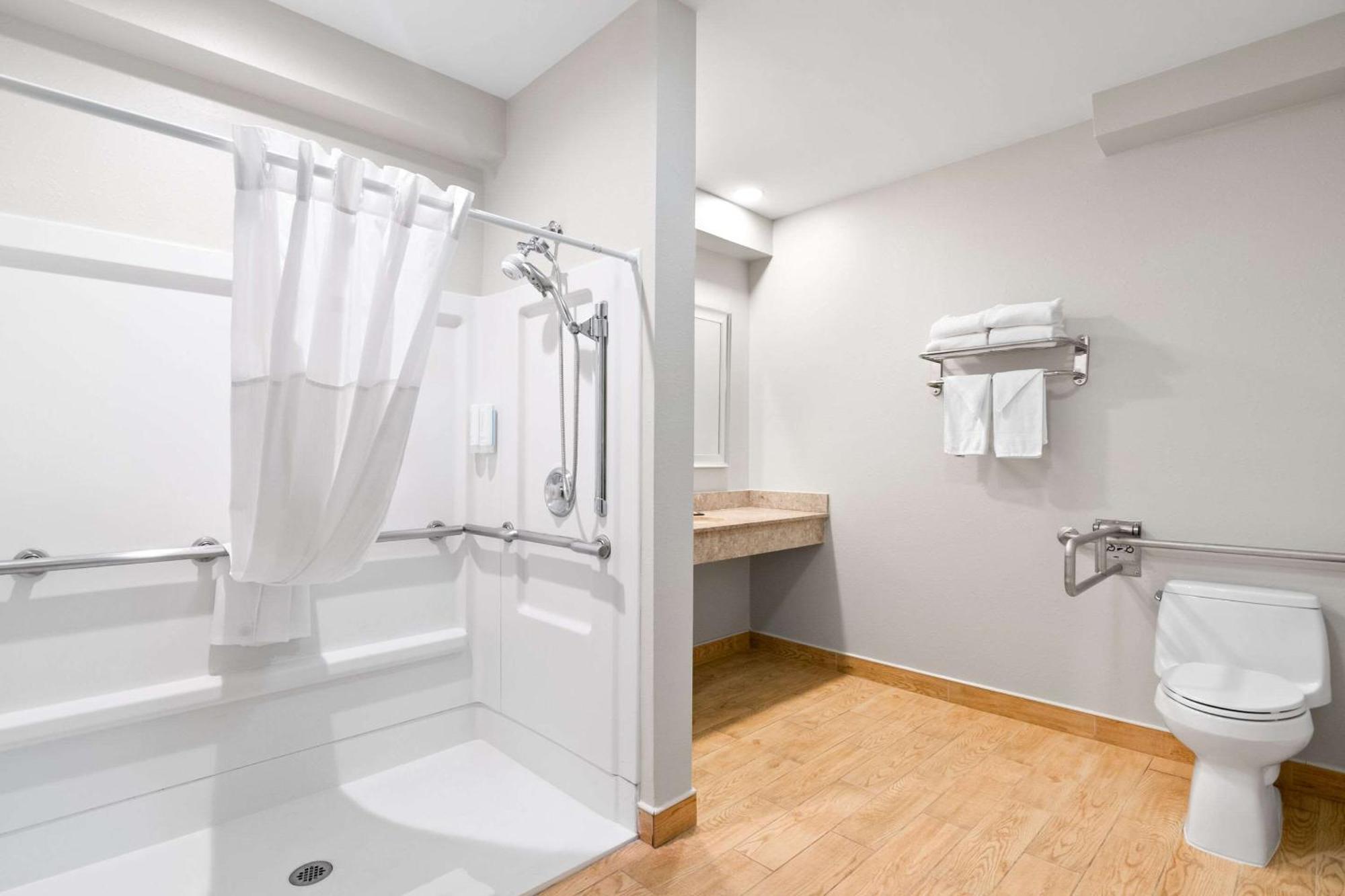 Econo Lodge Bethel - Danbury Bagian luar foto