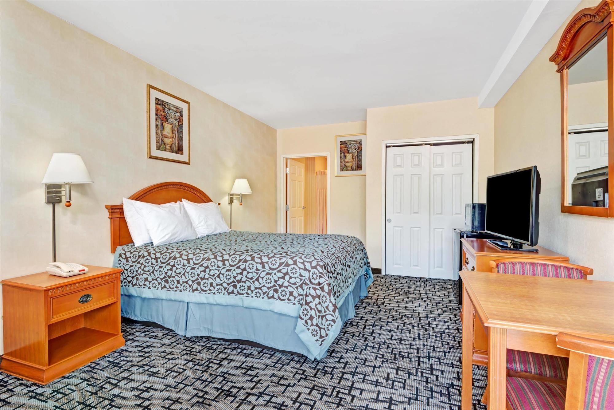 Econo Lodge Bethel - Danbury Bagian luar foto
